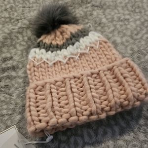 Shiraleah Chicago fashion beanie